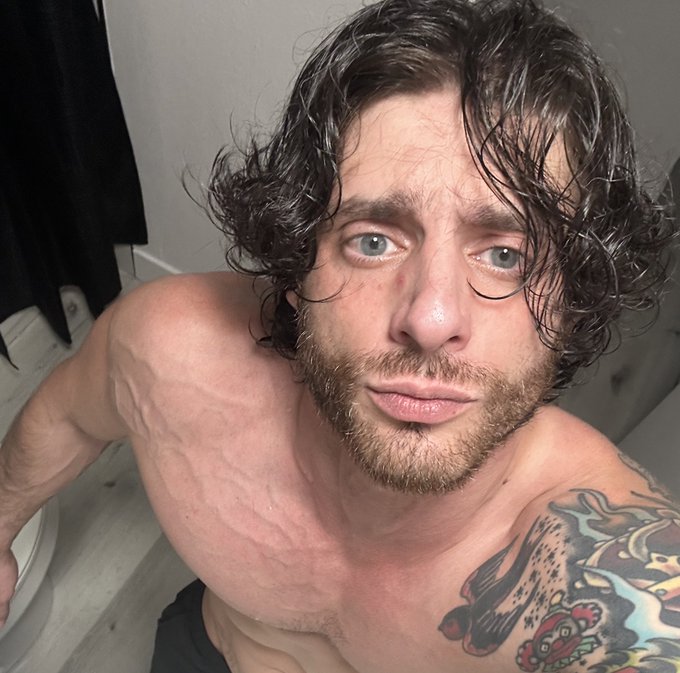 Woke up horny AF, good thing it&rsquo;s a work day! https://t.co/TmRfPUsgkS