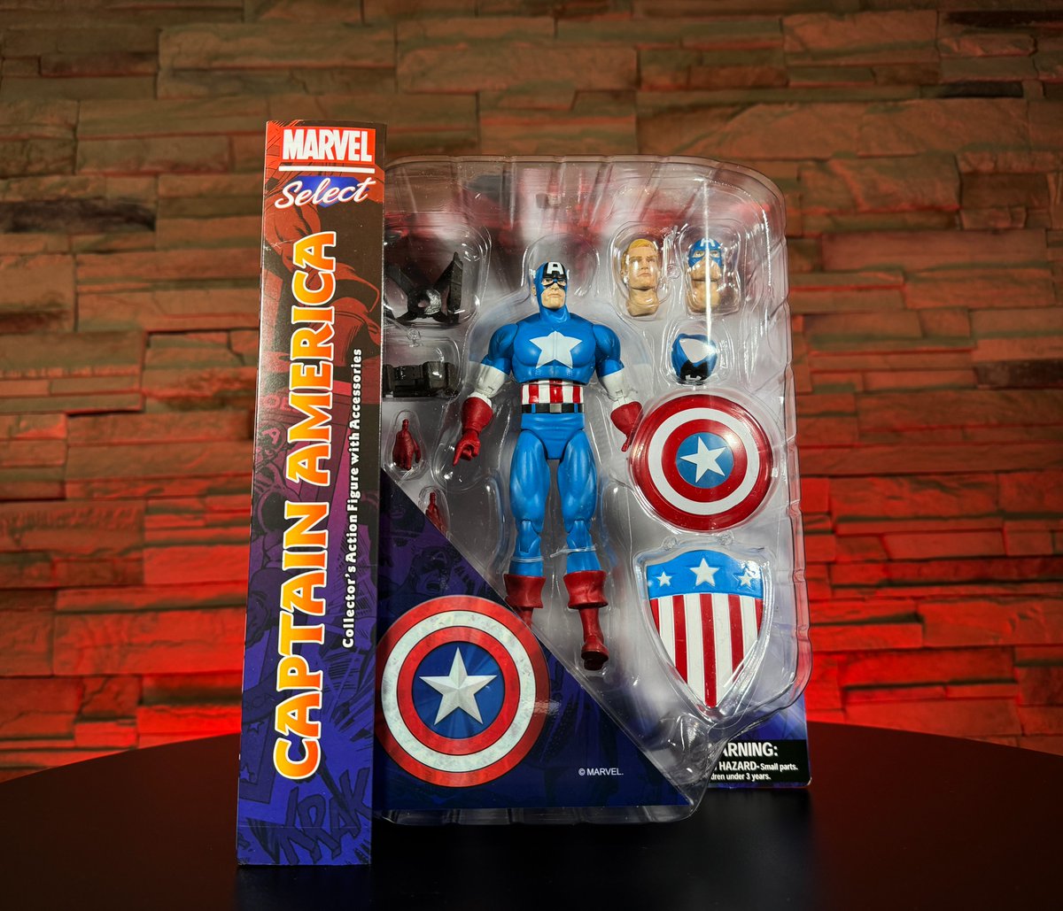Captain America (Classic) Select Action Figure by @CollectDST is awesome!! Video review: youtu.be/GYWpy5RZWRw