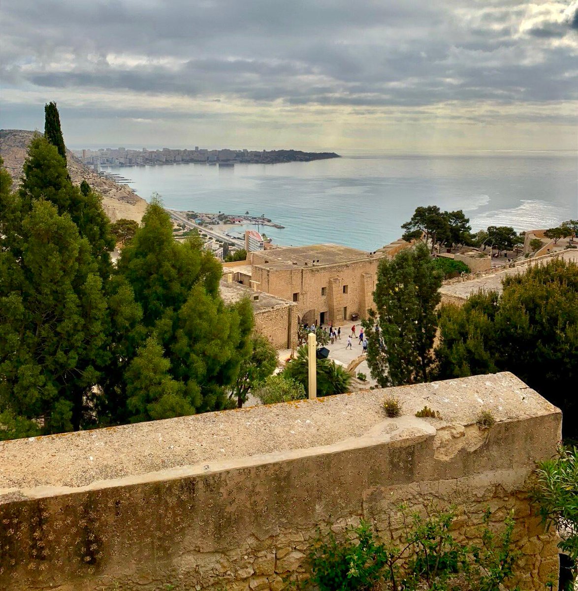 📢 Closure of the Santa Bárbara Castle. The castle will be closed from May 8 to 16 for the filming of “El Cautivo” by Alejandro Amenábar, which narrates the time of Miguel de Cervantes' captivity in Algiers. We apologize for the inconveniences. castillodesantabarbara.com