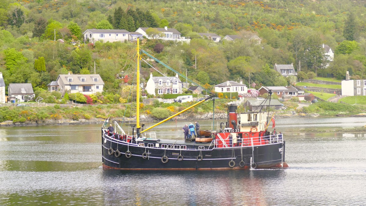 VIC 32 steaming into West Loch Tarbert this morning.