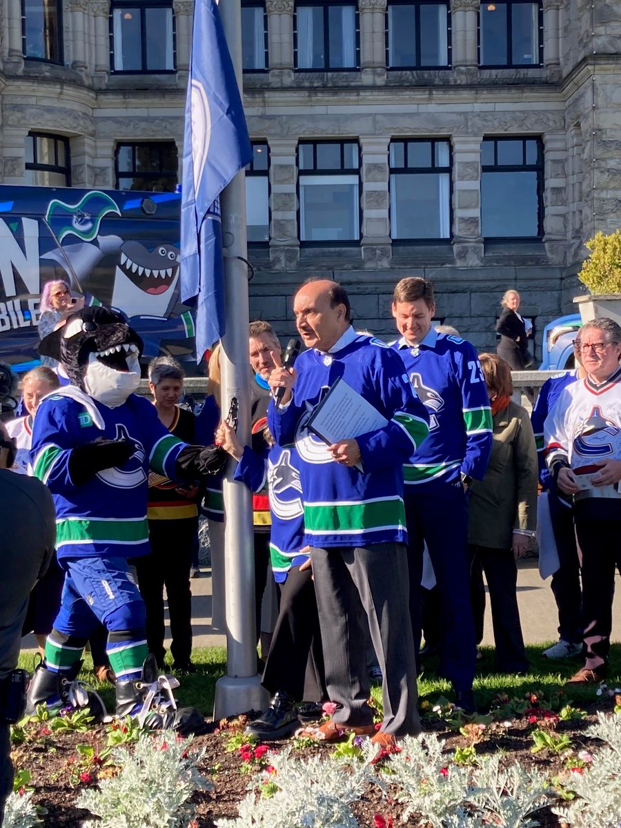 .@BCLegSpeaker Hon. Raj Chouhan and a crowd of fans showed their playoff spirit as the @Canucks flag was raised over #BCLeg this morning! #GoCanucksGo