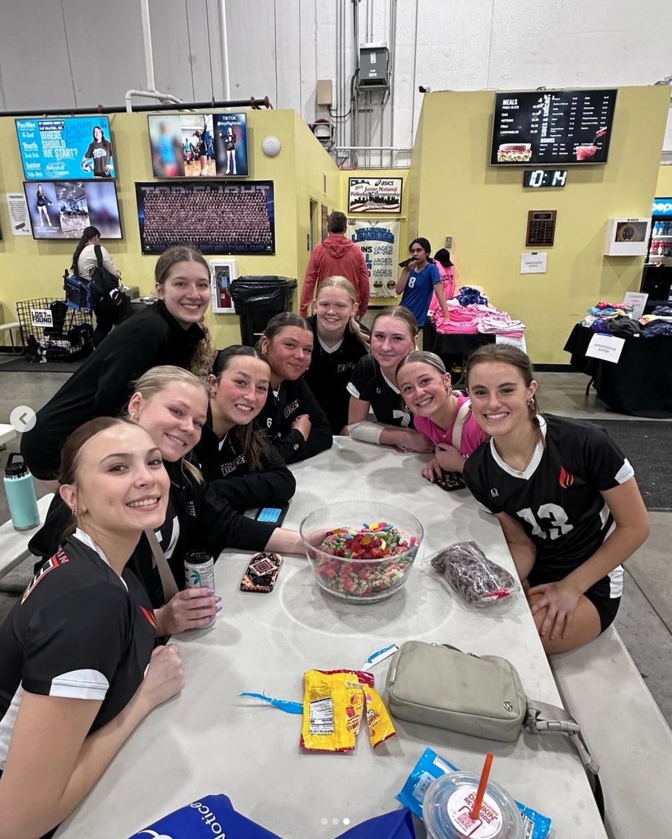 17 Black at the #PDChiTownClassic tournament this weekend- complete with a candy salad 🍬🍭 #blazevolleyball #betheflame🔥