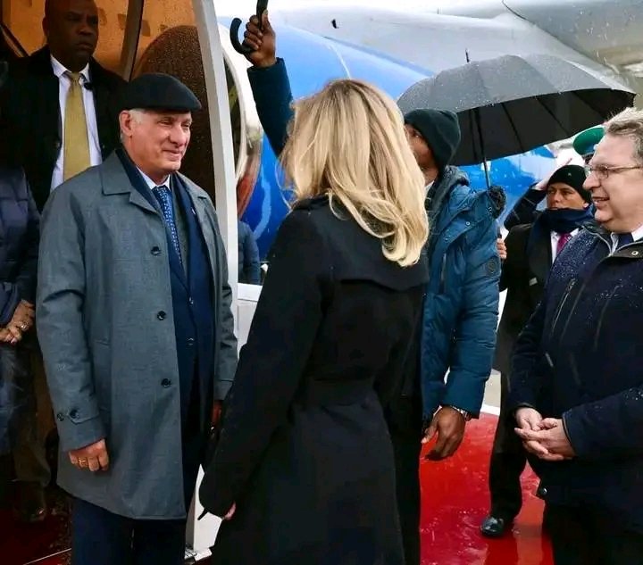 ✈️ El presidente Miguel Díaz-Canel Bermúdez arribó este martes a la ciudad de Moscú, para realizar una visita de trabajo que se extenderá hasta el nueve de mayo. #DíazCanelEnRusia 🇨🇺🇷🇺