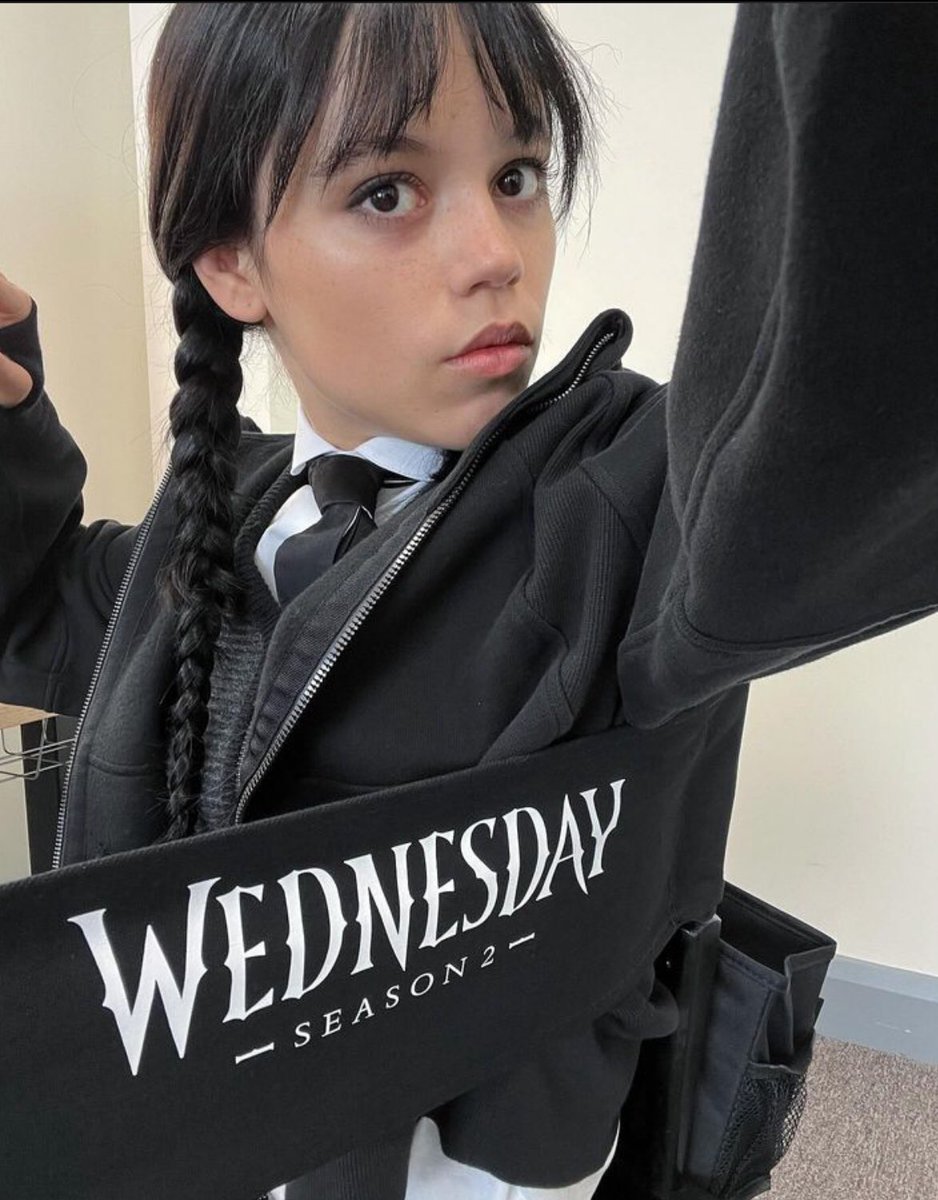 「Wednesday」シーズン2撮影開始、ジェナ・オルテガ様が最初にウェンズデーとして自撮りを投稿！！🥹🫶🏻️🖤