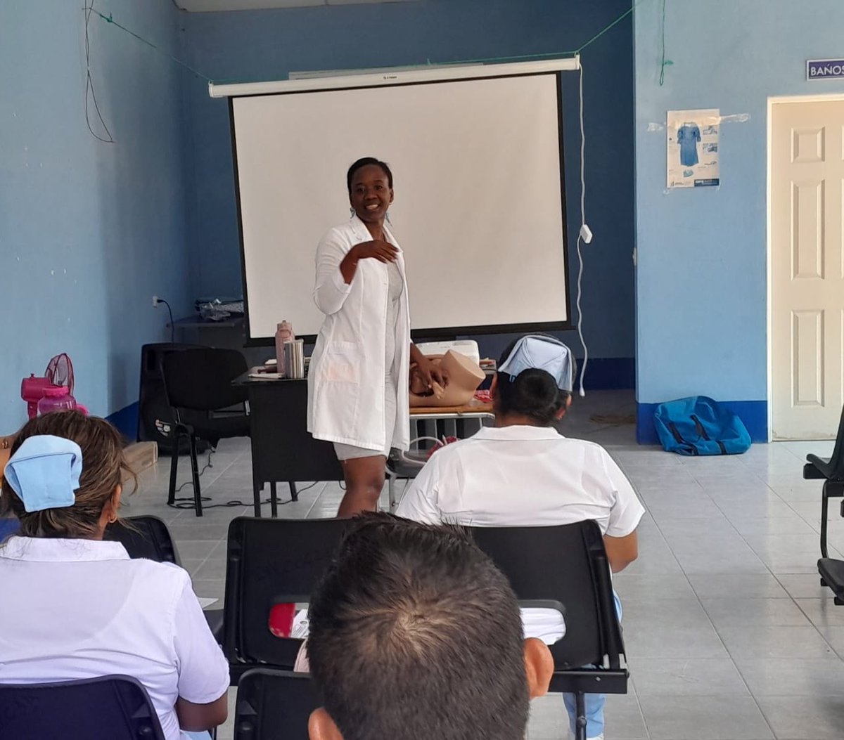 Brigada Médica Cubana en Guatemala Flores Petén Norte.
Dra Danaisy Esp en Ginecobstetricia realiza capacitación en Centro de Salud de San Andrés a personal de enfermería y medicos para la atención de calidad a las pacientes durante el parto y puerperio .
#CubCoopera
#BMCGuatemala