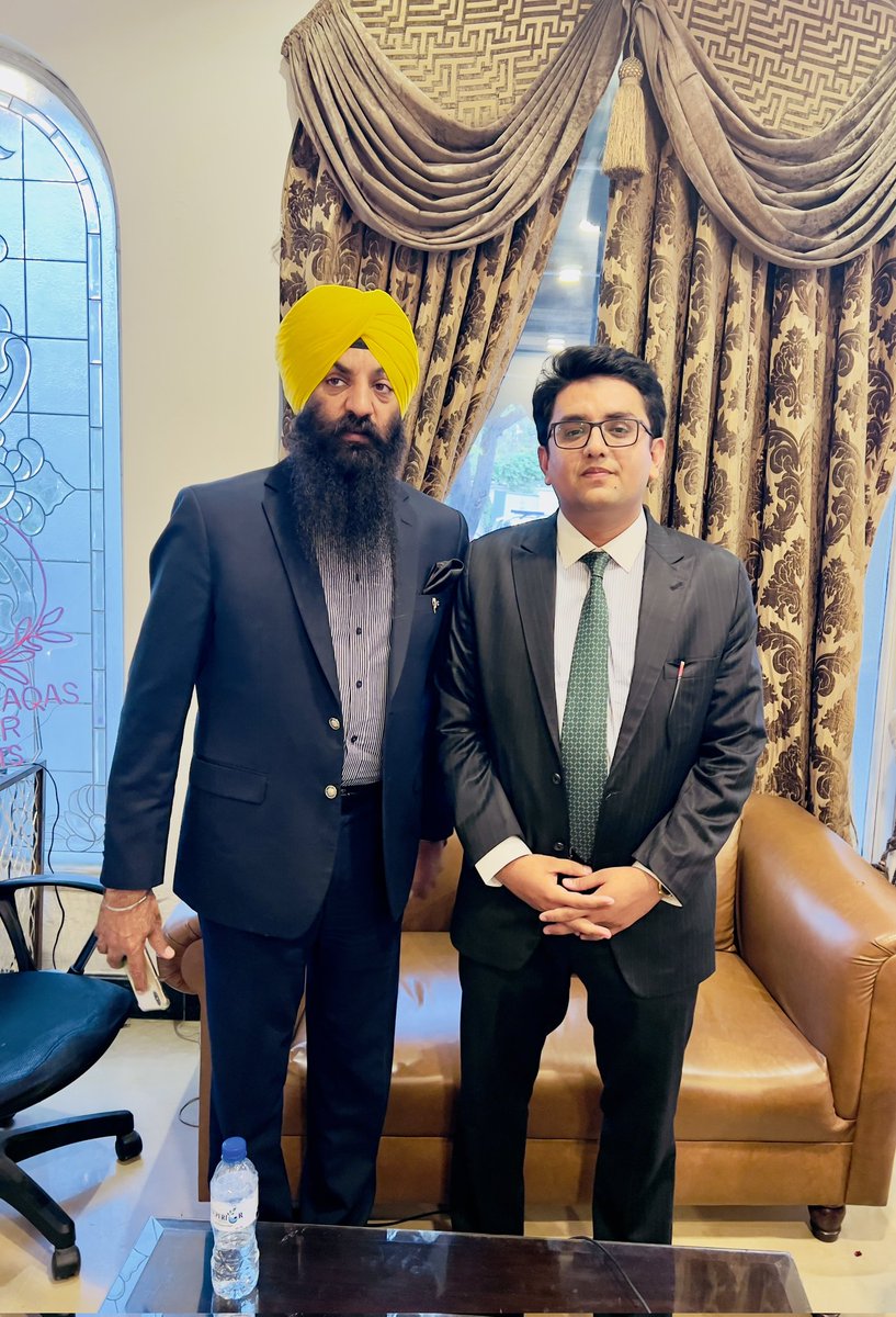 One of the good going ministers in Punjab cabinet, Minister for Minorities @SardarArora a brotherly figure.He celebrated the easter n besakhi under patronage of @MaryamNSharif on government level to encourage the minorities n boost their confidence on state.🌺🤲💫💨