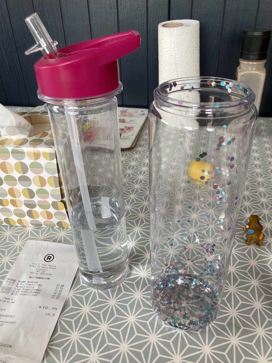 HanKirks's tweet photo. @TheRangeUK I bought this for my daughter on Thursday, washed it this morning and it came apart in my hands. Not ideal.. any help please? https://t.co/dziVN0toe7