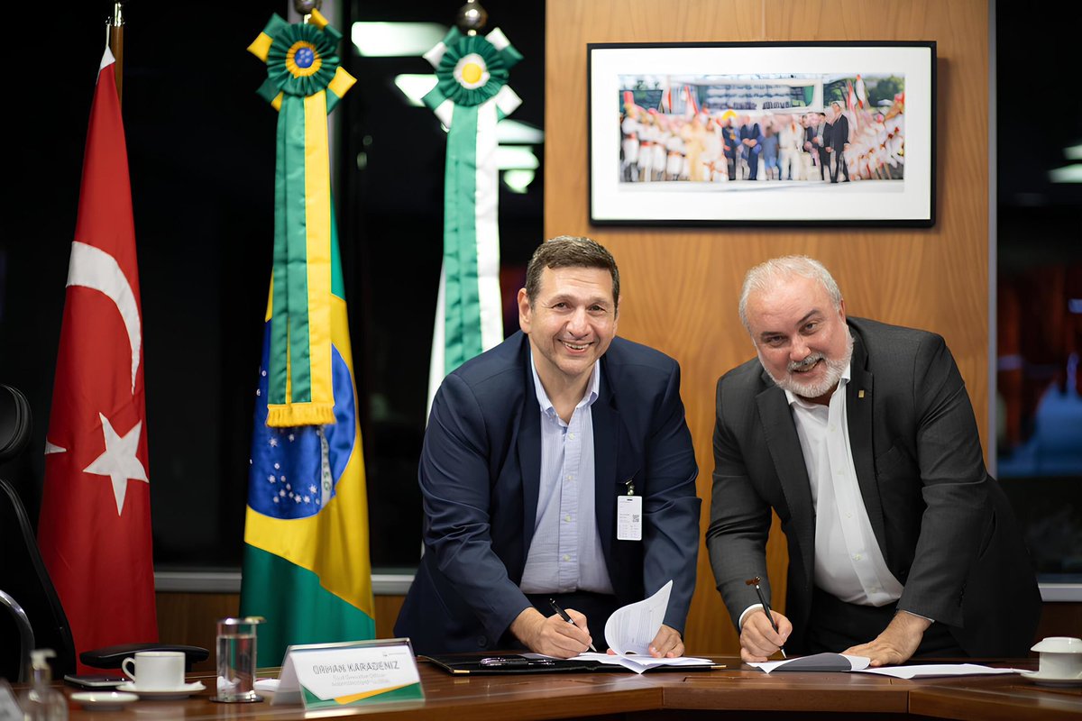 🇧🇷🇹🇷 Brazil's Petrobras and Turkish firm Karpowership signed a memorandum of intent to develop various LNG projects in South America

More details at is.gd/76XKJO

#LNG #ONGT #NatGas #OOTT #Brazil #Turkiye