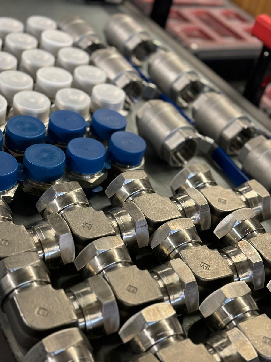 A great start to the week as our latest order is ready to be despatched to a UK based client, including stainless steel adaptors, elbows and ball #valves. ⚙ Our experience and commitment to quality ensures our clients receive only the very best service. #StainlessSteelAdaptors