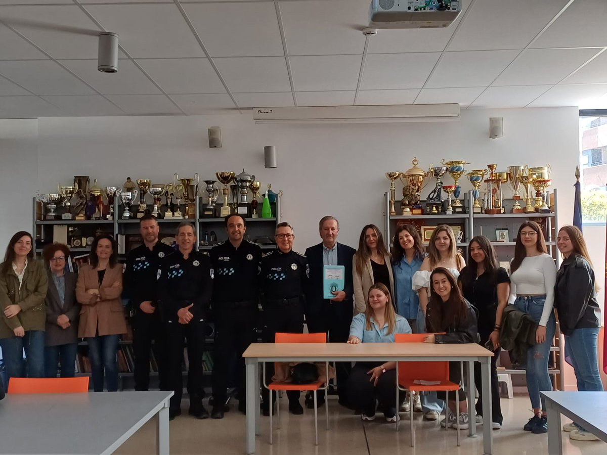 Trabajo que hubiera sido imposible sin el apoyo de los profesores  <a href="/ngarciarivas9/">Nicolás García Rivas</a> y Pilar Tarancón, asi como sin la inestimable colaboración, ayuda e implicación de <a href="/PoliciaAlbacete/">PolicíaLocalAlbacete</a> <a href="/AytoAlbacete/">Ayuntamiento de Albacete</a>; muchísimas gracias 😊😊por vuestro apoyo continuo 🔝🔝.