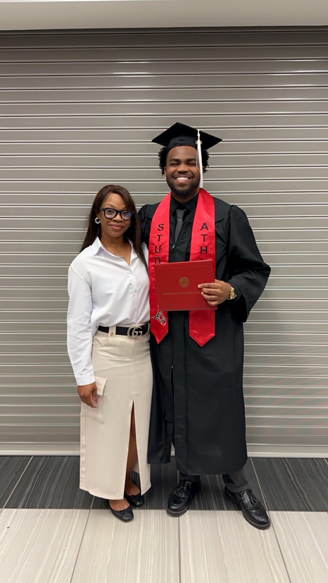 Proud of my daughter. I salute you on a job well done in raising,  guiding,  and directing Tyler's path.
College graduate, the best is yet to come. ❤️❤️❤️