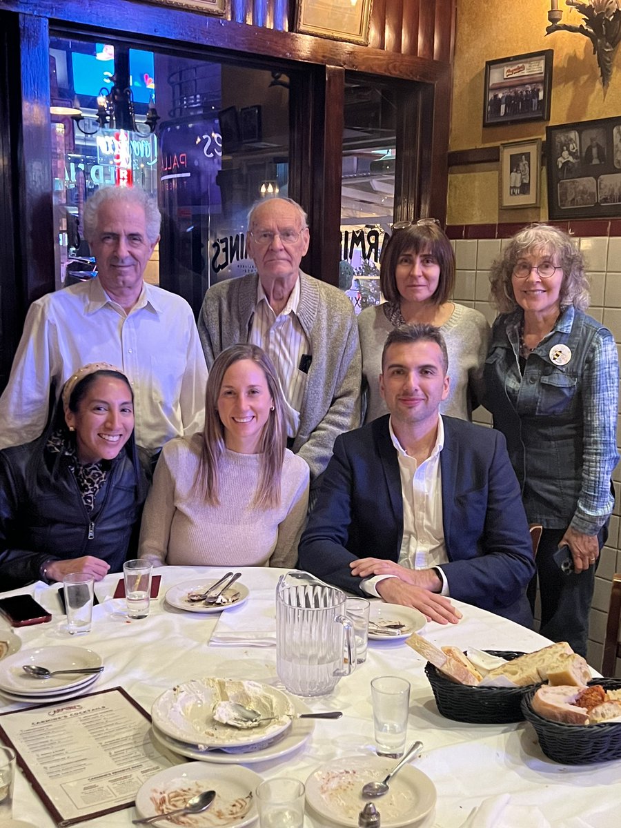 We enjoyed a dinner with Dr. Osser and Dr. Patterson, where we had an enlightening conversation about Psychopharmacology, industry biases, and more. 
#APAAM24 #psychiatry 
💊