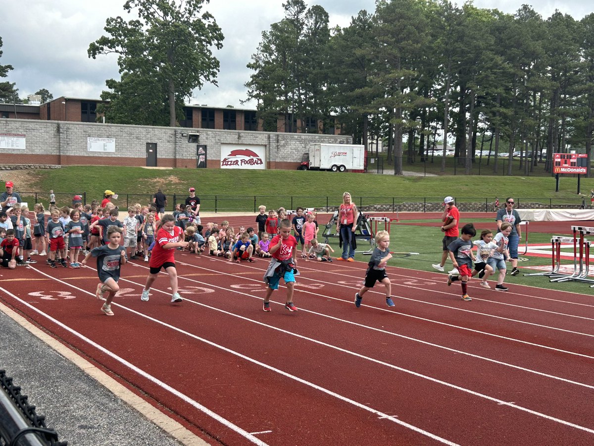 Fun and sun at the elementary track meet! <a href="/wpzizzers/">West Plains School District</a> #SchoolPR