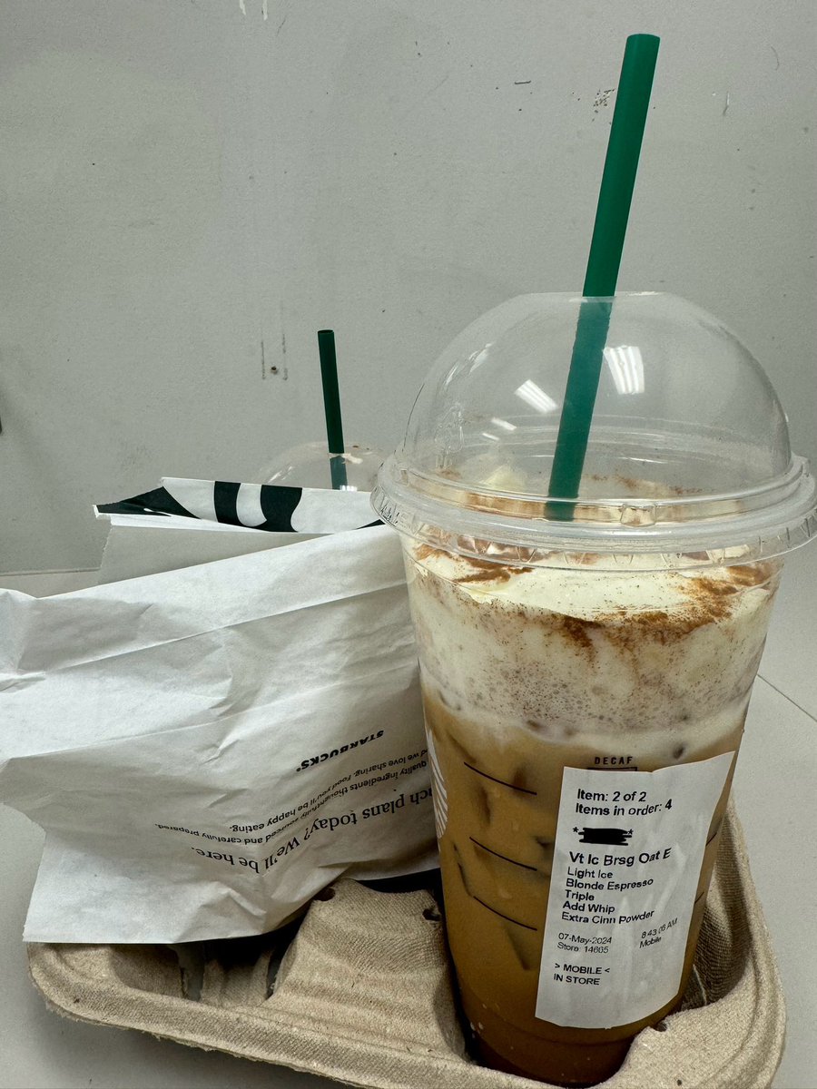 ValeriaRamony's tweet photo. This is ridiculous!!! Third consecutive time that my coffee is half full😡😡😡 just because I request light ice it doesn’t mean that I get less coffee right??? Anything to say @Starbucks ???? #Starbucks https://t.co/HnMGHLooVo