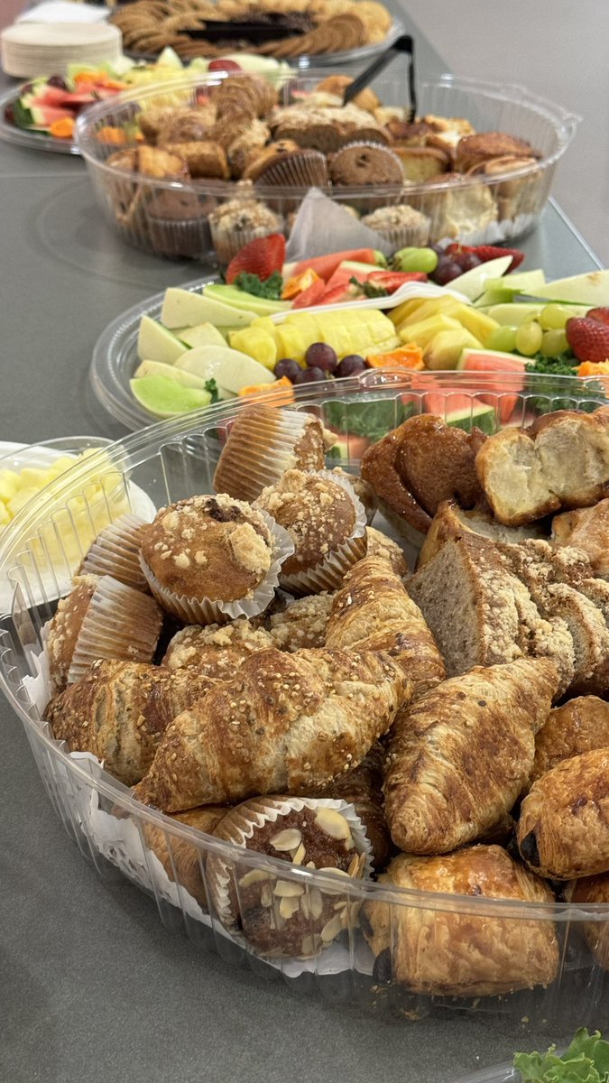 A big thanks to our CTL Team who are doing the important work—organizing food for during our break! #fotl2024