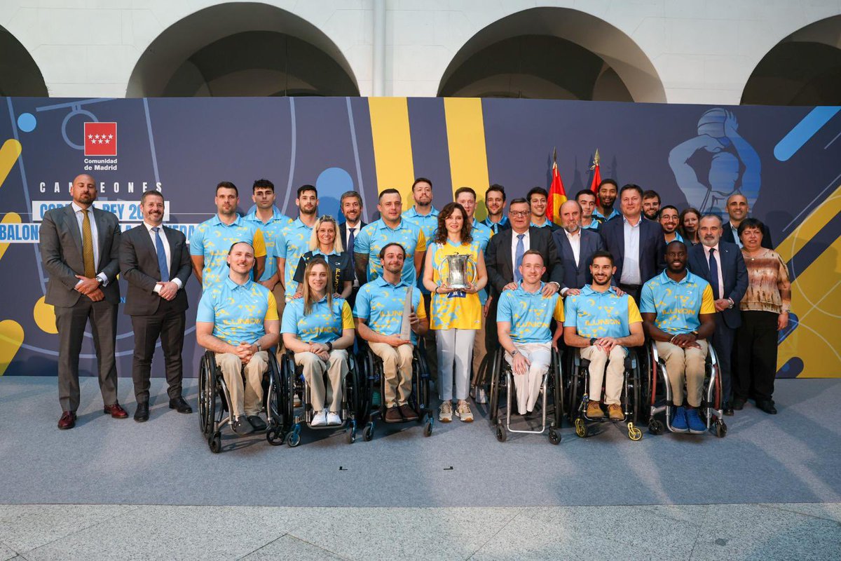 deportecmadrid's tweet photo. 🏆 La presidenta de la @ComunidadMadrid, @IdiazAyuso, homenajea al Club Deportivo @cd_Ilunion de Baloncesto en Silla de Ruedas tras lograr su 20ª Copa del Rey. 

¡Enhorabuena, Campeones! 

+Info: https://t.co/e8mamU0loR 

#MadridEsDeporte https://t.co/RP7CZRlDtc