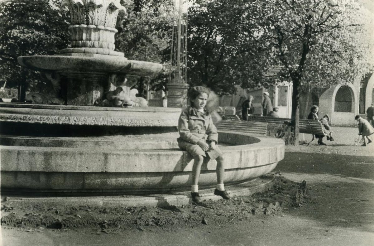 In the Hermitage Garden (Moscow, 1950s)