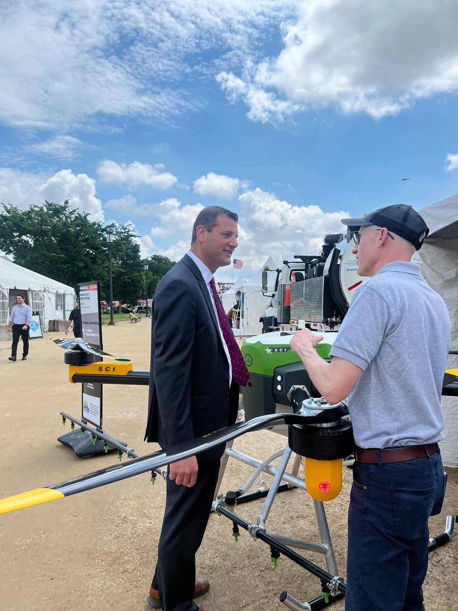 Had a great time at #AgOnTheMall24 checking out new ag machinery & technology that helps our farmers grow the food that feeds the world. Thank you to @AEMAdvocacy, @JohnDeere, @IntFreshProduce, @NHAgriculture, and many others for coming out and educating folks about ag!