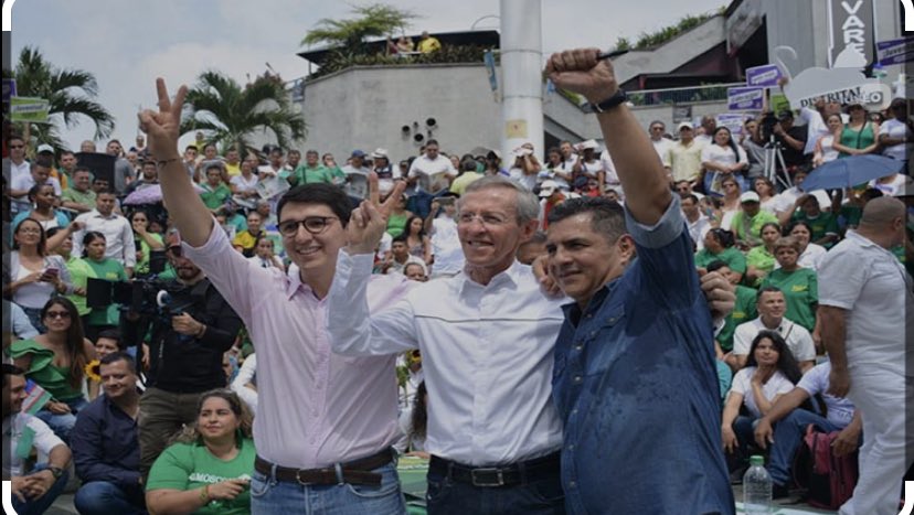 Bendita!! #AgueluloPolitico El @PartidoVerdeCoL seguirá ondeando sus banderas en el #ValleDelCauca. Sus dirigentes @DuvalierSanchez y @JorgeIvanOspina confirmaron que seguirán en sus huestes . Así como el mismo @navarrowolff cercano a esta parroquia  #LaMonjaCali #PartidoVerde