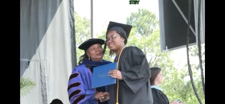 Join us in congratulating Bashiah McNutt and Cameron Straughter, both seniors at Savannah Early College HS on graduating from @savannahstate on May 3rd with their associate degrees in Fine Arts! 🎓🏫 Learn more here ➡ sccpss.com/news/news-land…