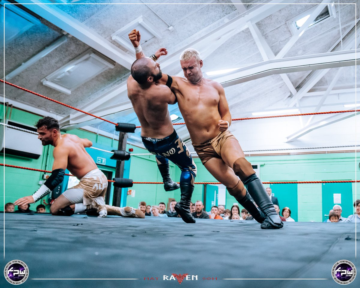 Photos from #CrowningGlory now up on our Facebook page. facebook.com/media/set/?van…
Connor Mills VS Reece Alexios VS @FabioRomano24k By @matravenSOH