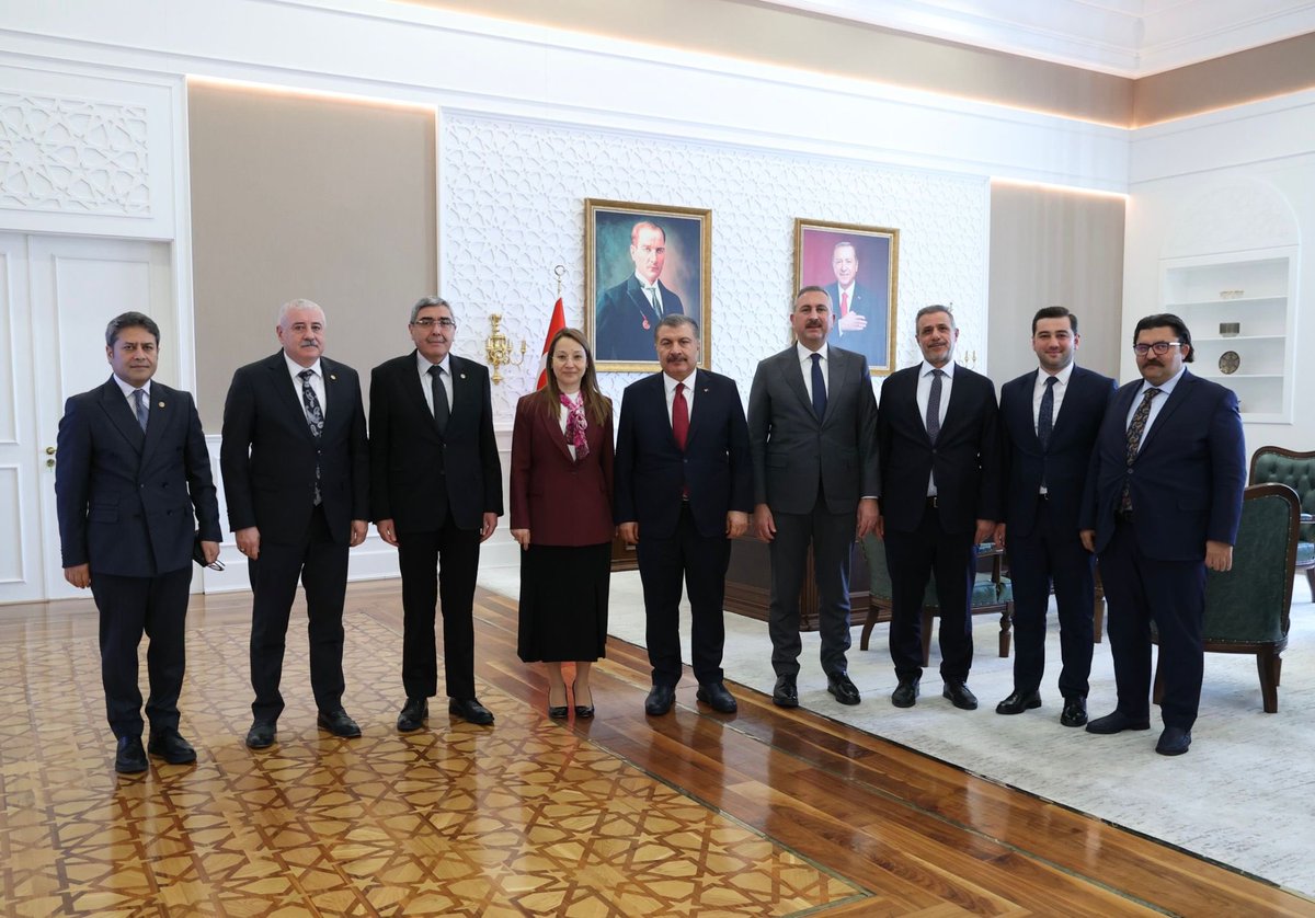 Sağlık Bakanımız Sayın Fahrettin Koca’ya; TBMM AK Parti Grup Başkan Vekilimiz Sayın Abdulhamit Gül, Gaziantep Milletvekillerimiz ve AK Parti Gaziantep İl Başkan Vekilimiz ile birlikte ziyarette bulunduk. Şehir Hastanemiz ve şehrimize yeni atanan 62 hekimimizle daha da güçlenen