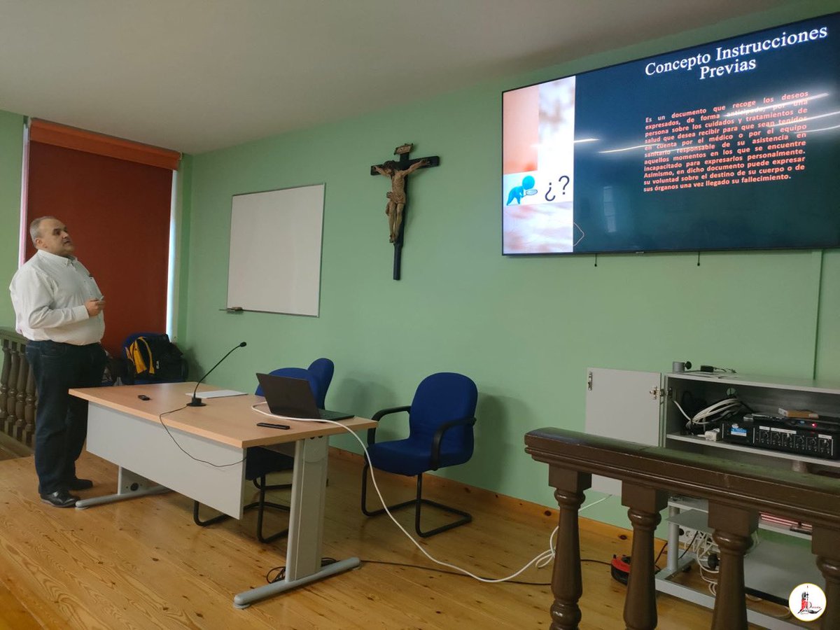 👉🏼 El aula magna del 🛐 #SeminarioSanFroilán acoge la Jornada de ✝️ 🩺 @PSaludLeon de nuestra ⛪️ @IglesiaEnLeon con la 🗣️ #conferencia 'Voluntades anticipadas: más que un (simple) documento' a cargo del doctor Manuel C. Fernández.