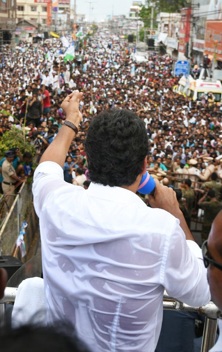 Asritha_4005's tweet image. #Illuminati ft. @ysjagan Mohan Reddy 🦁🔥 
Today 11 :00 PM 🌝🌝

#Siddham #YSJaganAgainIn2024