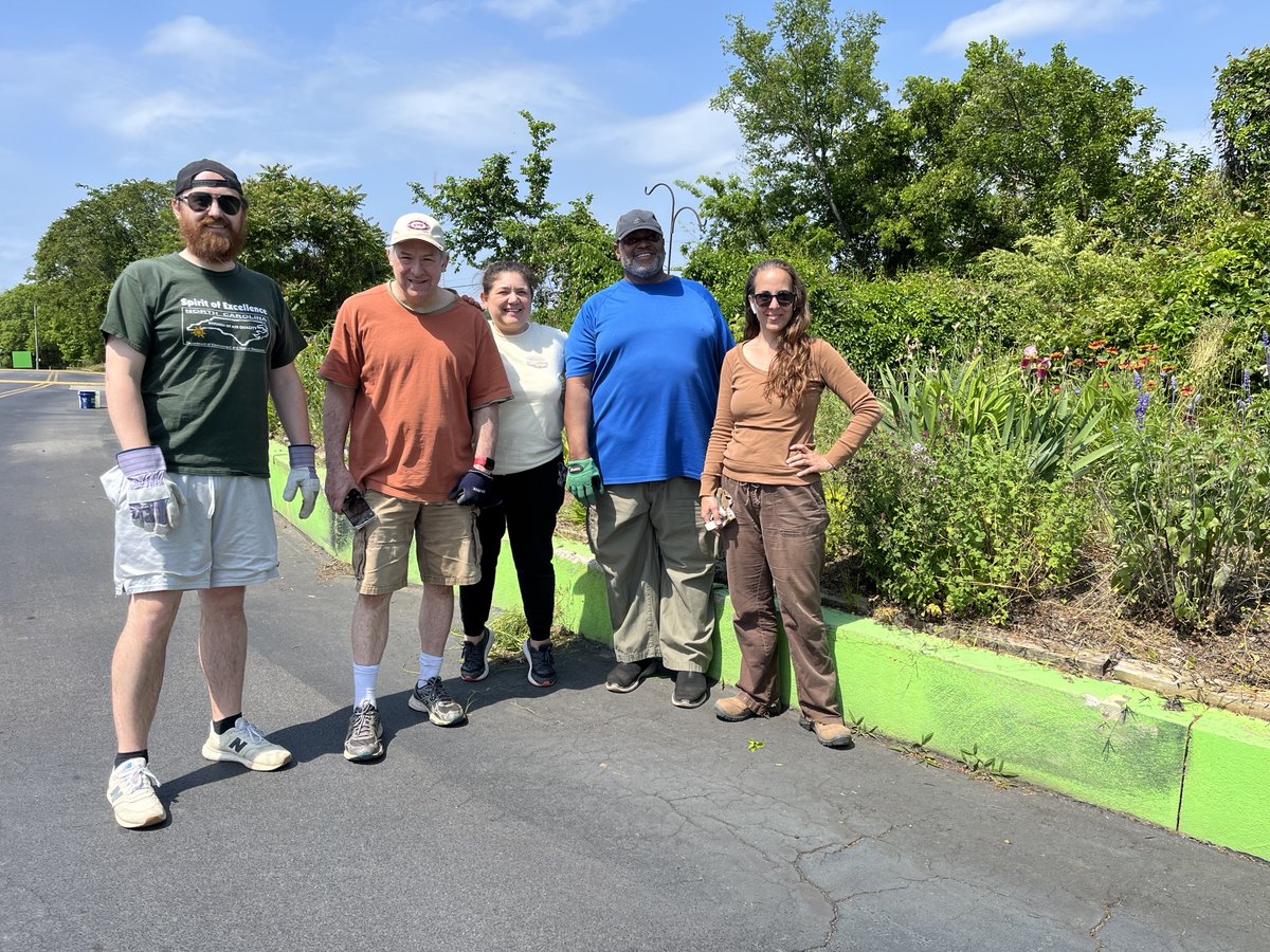 ICYMI: For #VolunteerWeek, Sheila Blanchard, Steven Rice, David Hughes, & Brian Phillips from DAQ Technical Services Section and Terry Arellano from @NCDOT volunteered to remove weeds at Burt’s Bees Community Gardening Opportunity at the Food Bank for Eastern & Central N.C.