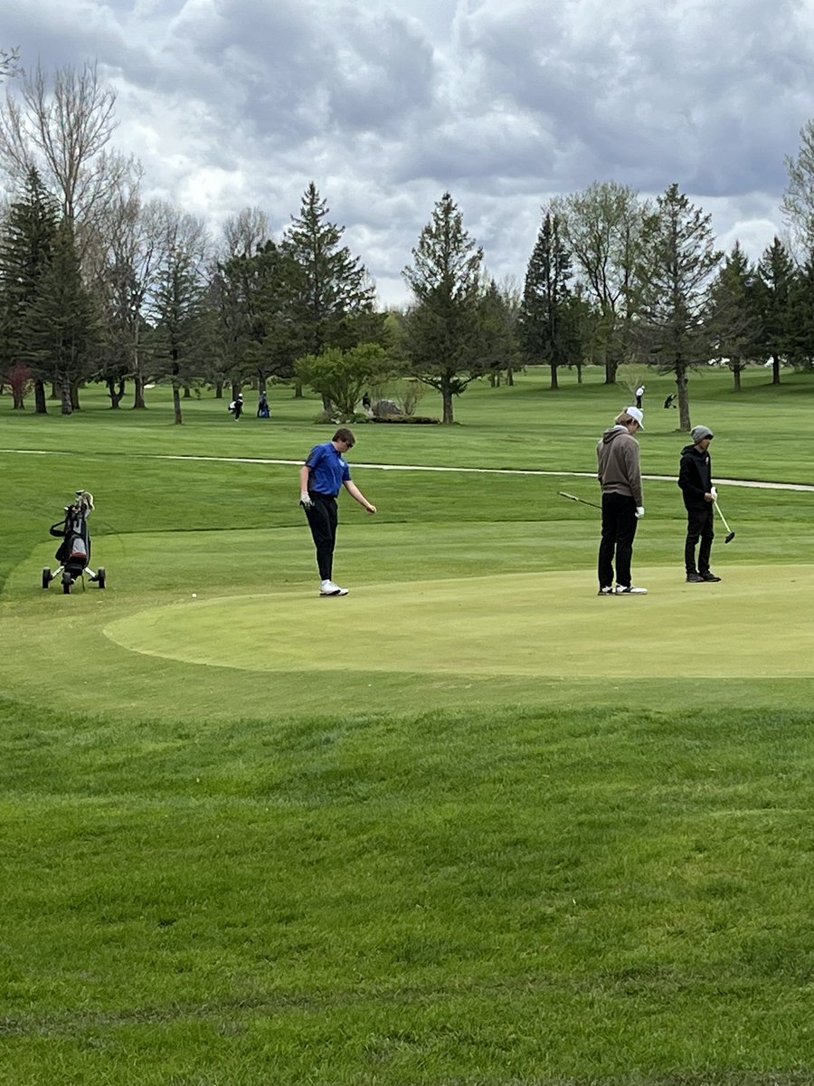 Ryan Hoey-Howell and Aiden Kujath in action today at the HVL competition at Dodge Country Club! <a href="/KMKoMetGolf/">KoMetGolf</a>