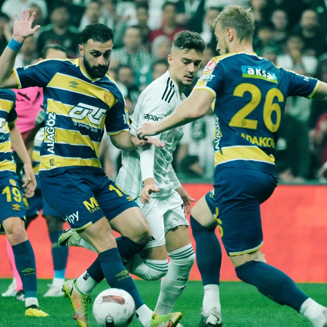 Beşiktaş, Türkiye Kupası finalinde! Ankaragücü'nü toplam 1-0'lık skorla geçen Beşiktaş, Türkiye Kupası'nın ilk finalisti oldu.