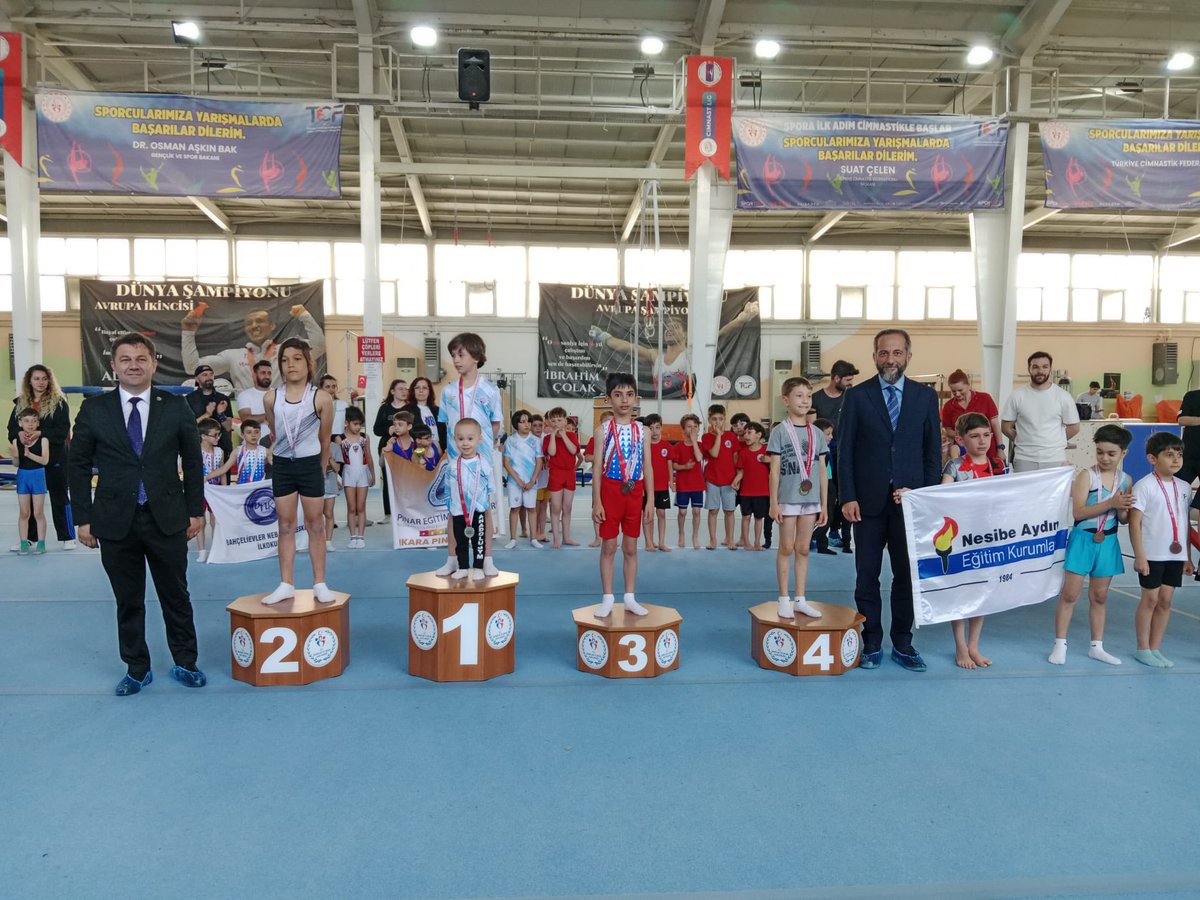 Federasyon Başkanımız Suat Çelen, Okul Sporları Artistik Cimnastik Ankara İl Birinciliği yarışmalarında dereceye giren sporculara madalyalarını takdim ederek katılan sporcu ve ailelerini tebrik etti.