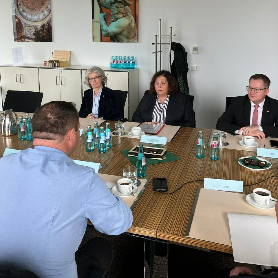 The Minister then met with State Secretary for Federal, European and International Affairs and Bureaucracy Reduction, Ms. Karin Müller, to review Ireland’s bilateral engagement with the Federal State of Hesse.
