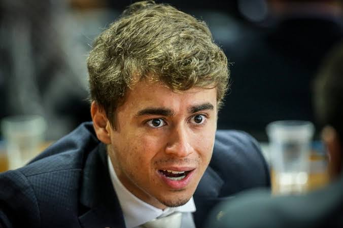 ATENÇÃO: enquanto a população brasileira une esforços para ajudar a população do Rio Grande do Sul, Eduardo Bolsonaro e Nikolas Ferreira foram para os EUA DEFENDER BANDIDOS punidos pelo Alexandre de Moraes por envolvimento na tentativa de golpe de Estado. O bolsonarismo não