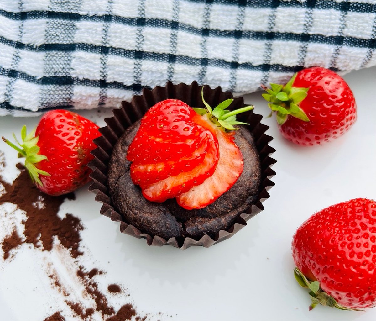 7. These Mustafar cupcakes are a must for a child's afternoon tea party. Created by Mamta Pun, student dietitian, to be a healthier option by using wholemeal flour and date paste to increase fibre and lower added sugar. Recipe at bit.ly/3JSdGJI @BDA_Dietitians @_UoW