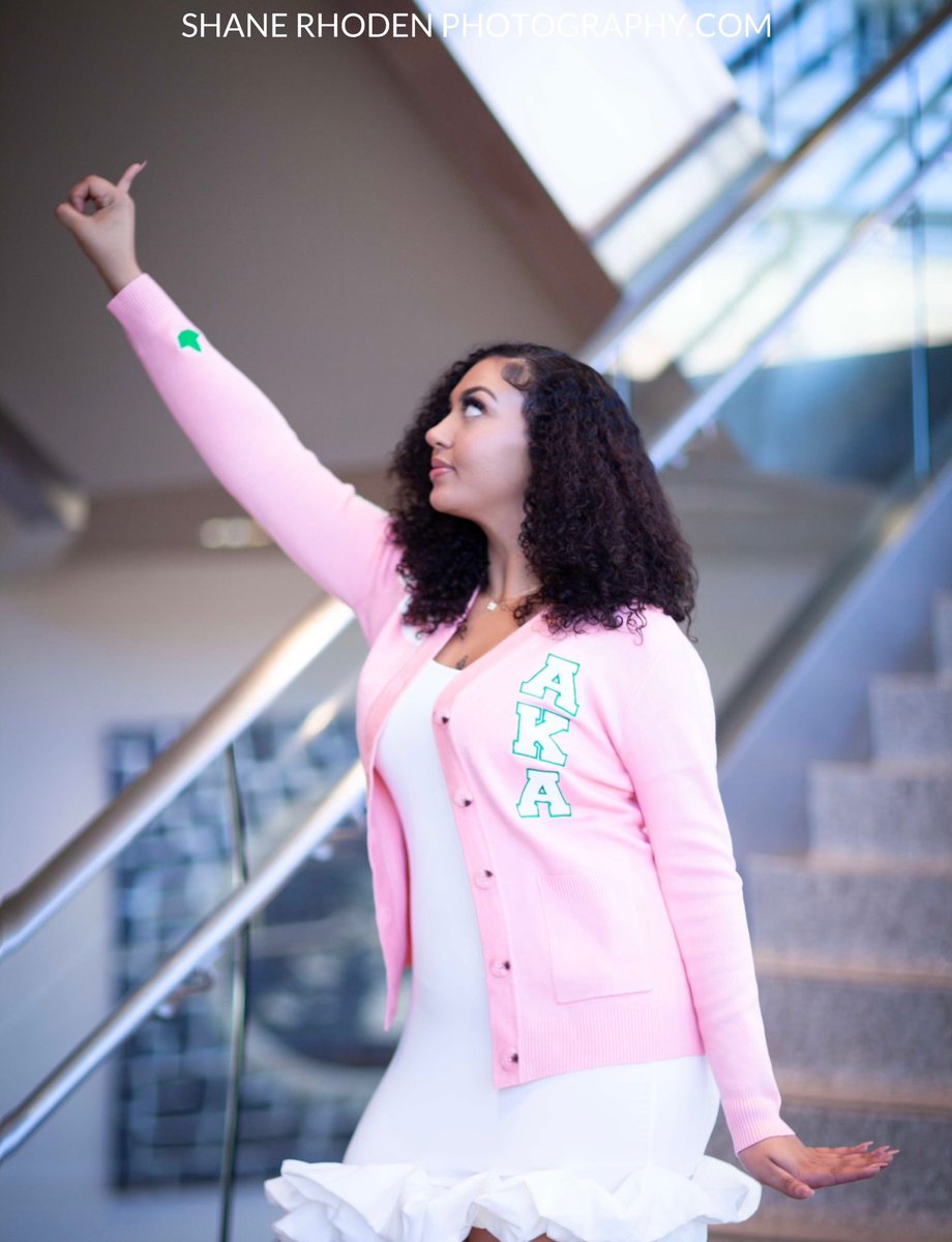 _HaileyRosee's tweet image. 3 Degrees in 6 Years… I Guess You Can Call Me Pretty aKomplished🩷💚