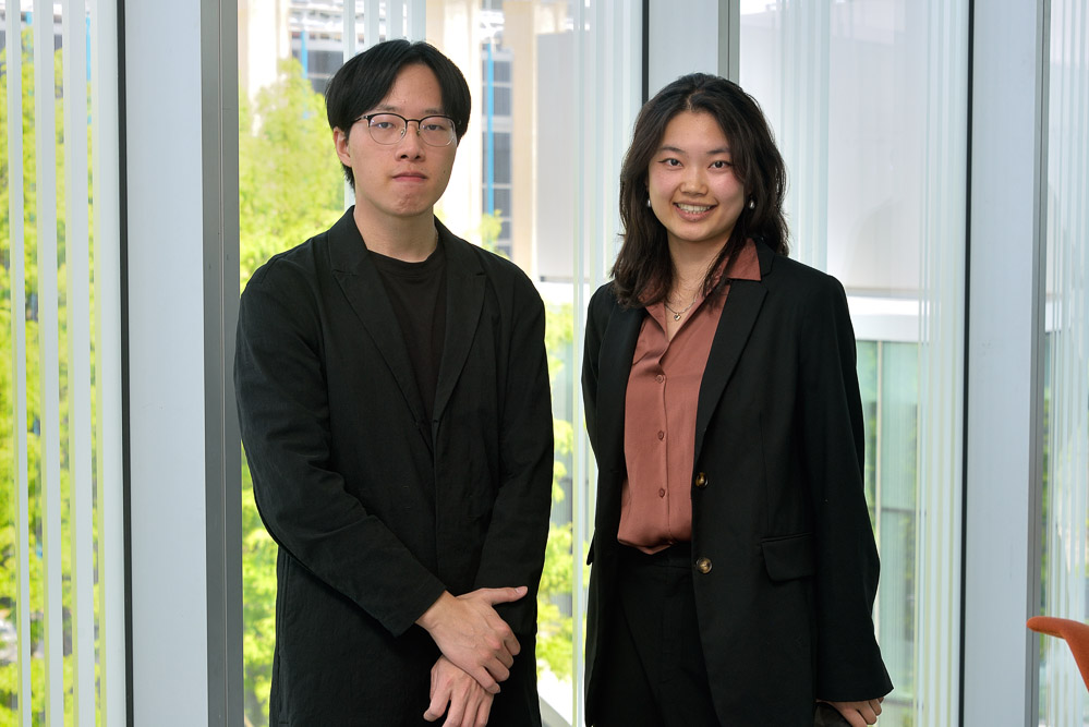 Congratulations to Team ShatterSweep, comprised of Ling Xu and Ming Zou, who were awarded the Judges’ Choice Award for excellence based on the discretion of the judges. Read more about this year's awardees: blog.me.upenn.edu/meam-senior-de…