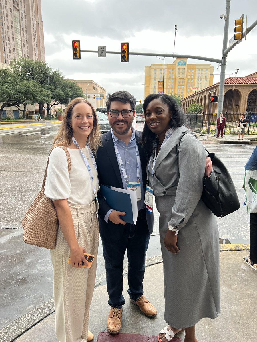 #AUA24 Always a joy seeing and catching up with my forever @ColumbiaUrology co-residents, both killing it! 🥰@emsebesta @alexcsmall @VUMCurology @MontefioreUro @LoyolaUrology