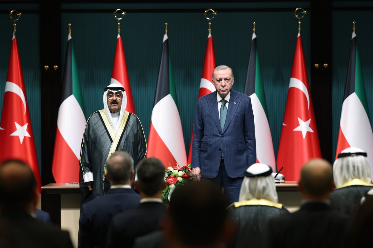 Cumhurbaşkanımız Sayın Recep Tayyip Erdoğan’ın, Kuveyt Devlet Emiri Sayın Şeyh Mişal El Ahmed El Cabir El Sabah’ı resmi kabulüne iştirak ettik. Heyetler arası görüşmeler gerçekleştirerek ülkelerimiz arasında yapılan anlaşmaların imza törenine katıldık. İş birliğimizi…