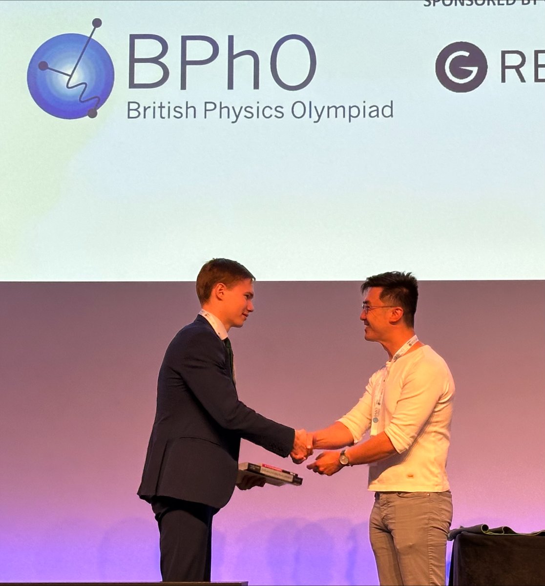 Congratulations to Yr. 13 student Alex V who was selected as part of the international team of five to compete in the EuPhO in Georgia this summer. He received his award at the Royal Society in London last month. 👋👋