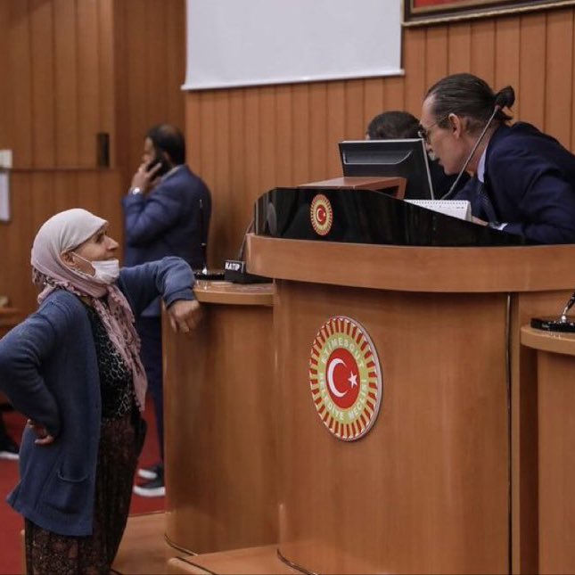 Ankara Etimesgut Belediye Başkanı Erdal Beşikçioğlu, vatandaşın taleplerini dinlemek için Belediye Meclis Salonu’nda “Halk Buluşmaları” gerçekleştirmeye başladı.