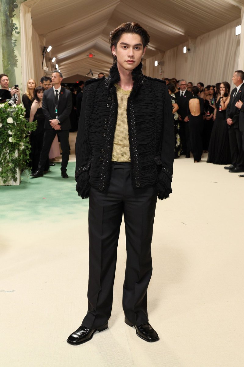VogueRunway's tweet photo. The wildly popular Thai singer and actor, Bright attended his first #MetGala on Monday, wearing Burberry by Daniel Lee. https://t.co/TdzkUD0HOr https://t.co/Rp2pXAeEtt