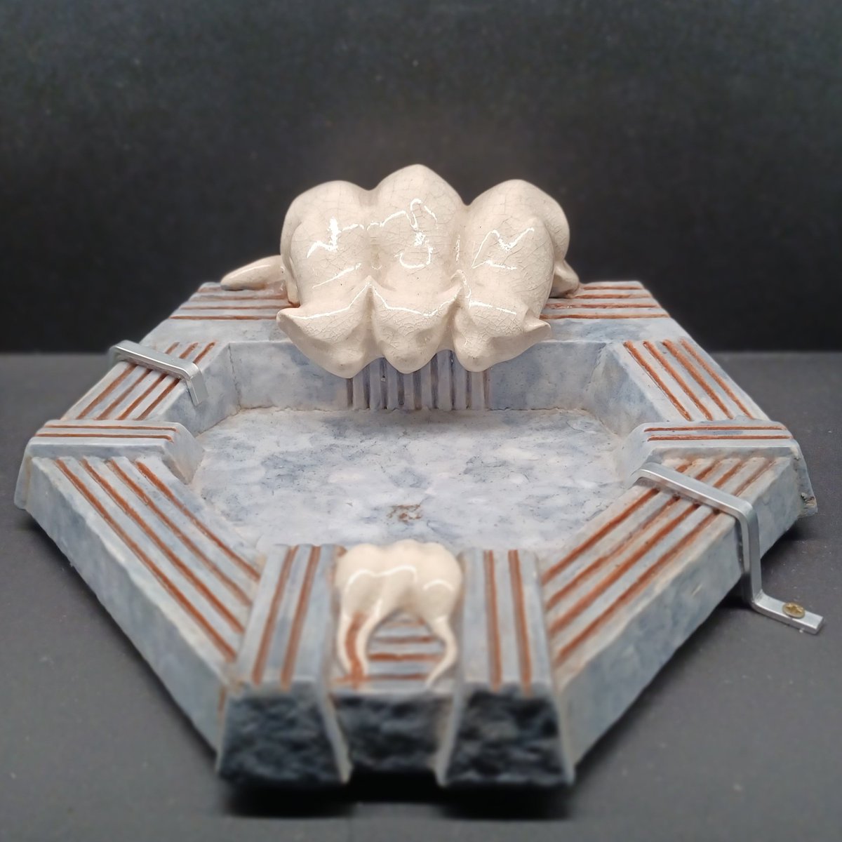 Mahieweb's tweet photo. Connaissez-vous Louis #Dage, le céramiste amoureux de la céramique ? Son histoire de Lille à #Samadet dans @LesLandes40  recouvre celle de l'histoire de l'art céramique du 20e siècle. Son œuvre se découvre au #Musée DépartementaldelaFaïenceetdesArtsdelatable jusqu'au 15/11. https://t.co/bBlcKFxvue