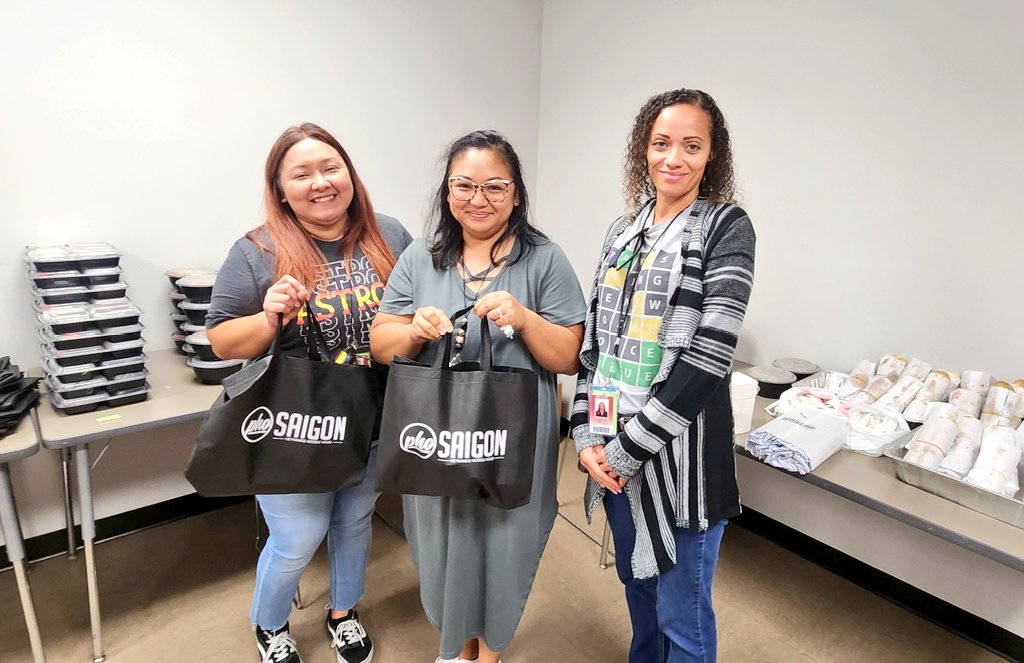 JSES_Stallions's tweet photo. #ThankYou so much to our #SeguinStallionsPTA & #AdminTeam for treating our teachers and staff to a delicious #PhoSaigon Vietnamese lunch and choice of complimentary #InFlightSnacks! ✈️ We are feeling super spoiled today, and we love it! 🥰 https://t.co/NBrIIi3epw