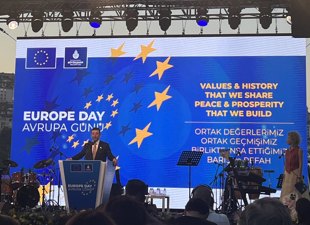 Europe Day celebrations in Istanbul organized by @EUDelegationTur and @istanbulbld Motto of the event, 'values&history that we share peace&prosperity that we build' is very telling🇪🇺🇹🇷 #9may