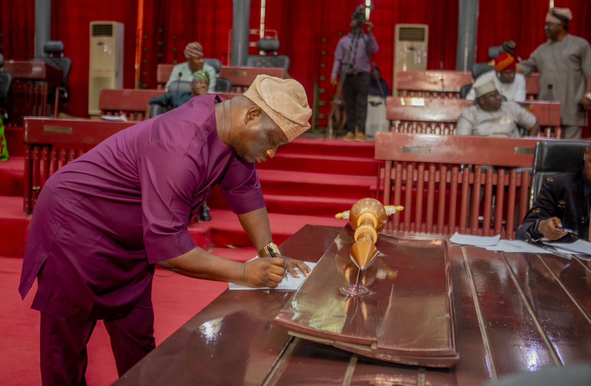 At today's legislative session, two motions sponsored by me and supported by other lawmakers were read at the floor of the house. The first one was the need for Oyo State Government to conduct a comprehensive investigation into abscondment of some staffers of Oyo State