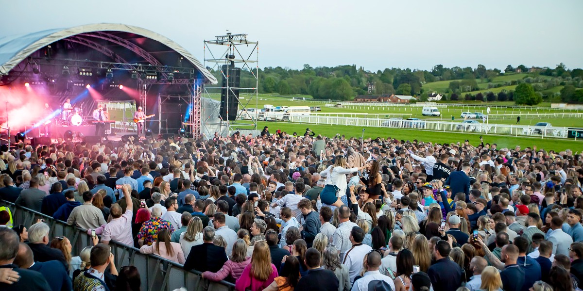 You deserve the very best... 👌 Make the most of live racing & live music by @OCSmusic with our Premier Viewing Package. 🏇🎶 Premier Ticket, Pint of Carlsberg, a Racecard, and access to the Premium Viewing Grandstand... wow! 🤩 Find out more 🎟️👉 brnw.ch/21wJyhw