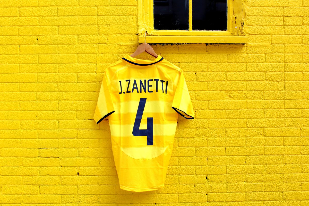 Sometimes the wall was meant for the shirt☀️

Inter Milan 2003/04 away shirt by Nike ‘J.Zanetti 4’🇦🇷

One of the best photos I’ve taken to date and the shirt will be available next month!💥

#forzainta #intermilan #photography