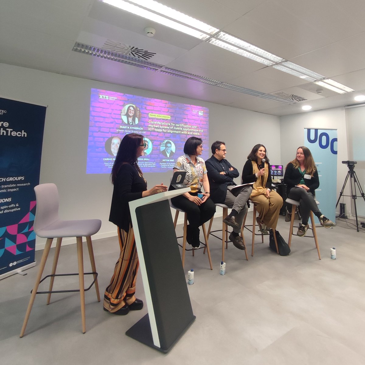 Enjoying a roundtable discussion with @Inma_Grau (##hospitalclinic & @@FundacioniSYS), Rosanna Alessandrello (@AQuAScat), @A_SisoAlmirall (@CAMFiC) and Carme Pratdepàdua (@ticsalut). How we get health apps and ICT tools to the market and stay aligned with the end user? 🤝