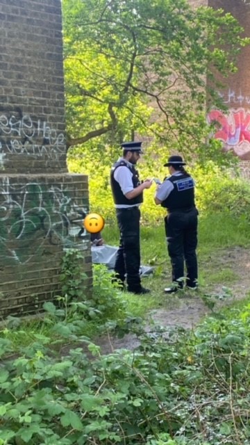 Patrols alongside <a href="/MPSDormersWells/">Dormers Wells Police</a> &amp; <a href="/MPSLadyMargaret/">Lady Margaret LPT</a> at #WharncliffeViaduct #BrentMeadows resulting in 3x Males Searched for Drugs &amp; a referral to #HomelessCharity #SaferSouthall #SaferHanwell